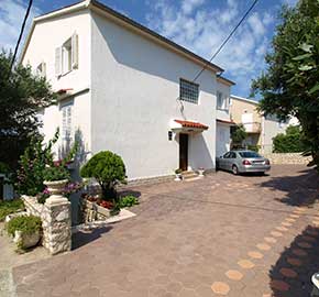 Apartments Matic - apartments near the sea