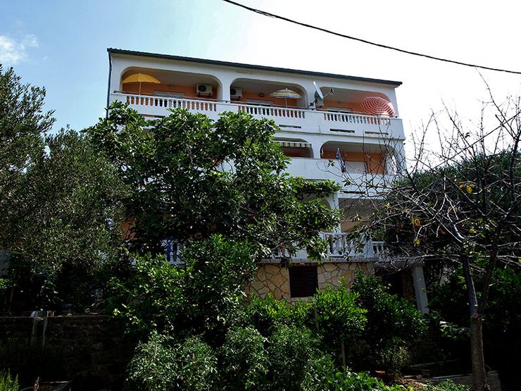 House and surroundings – photo 3